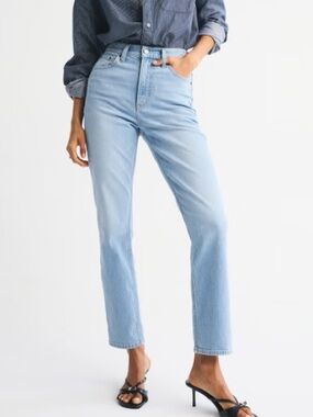 A&F Curve Love Ultra High Rise Ankle Straight Jean